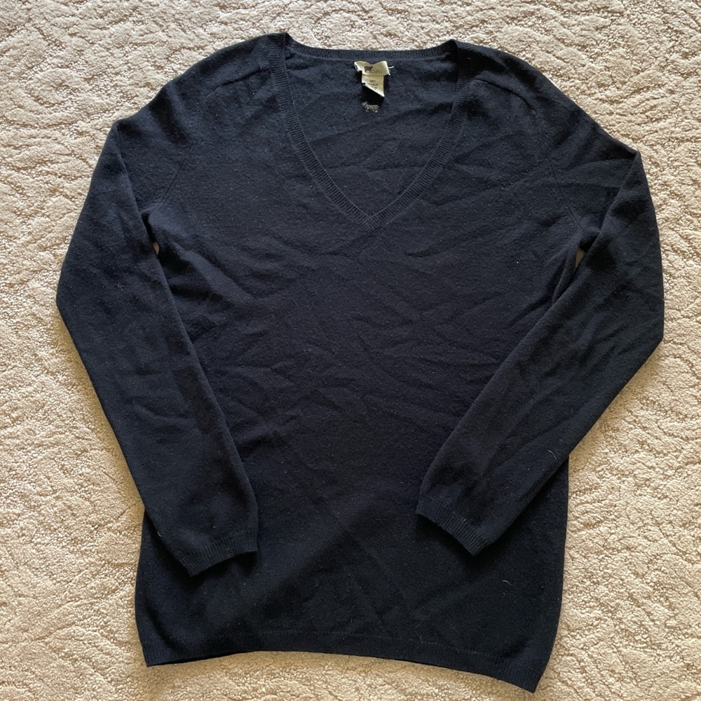 Black V-neck, cashmere sweater with detailed trim